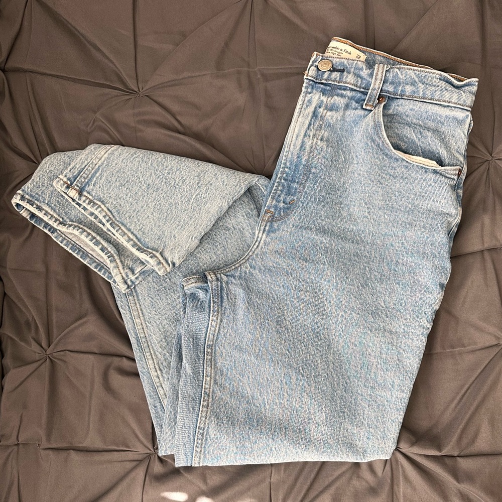 Abercrombie & Fitch Curve Love 90’s Straight Ultra High Rise jeans